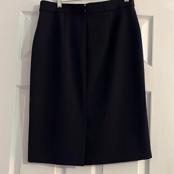 Ann Taylor navy blue size 8 skirt - Picture 2 of 4